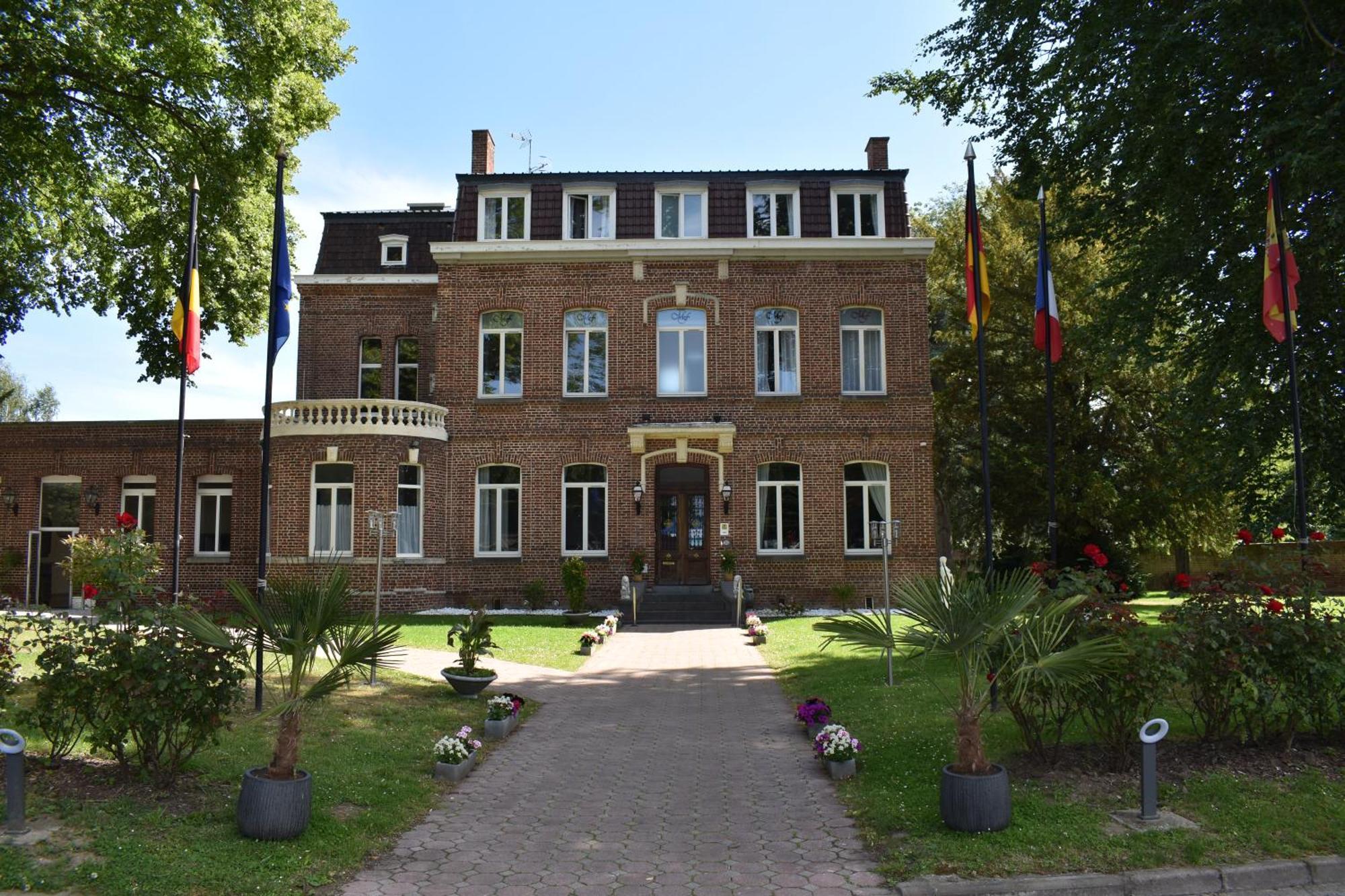 Logis Manoir De Fourcy Hotel Corbehem Exterior photo
