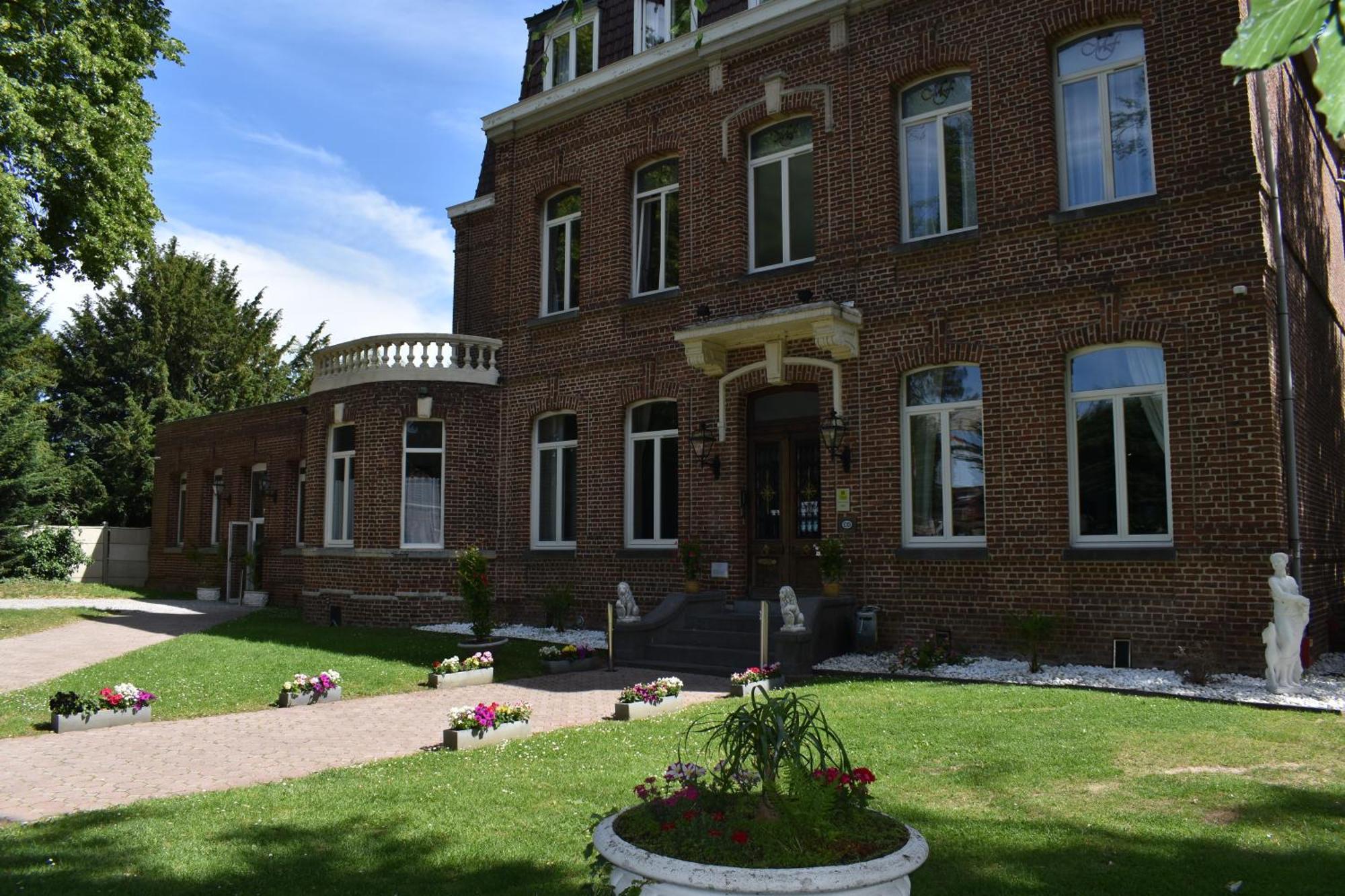 Logis Manoir De Fourcy Hotel Corbehem Exterior photo